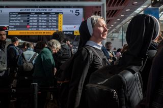 米空港で検査混乱、Ｗ杯影響も　職員不足で長時間「深刻な状況」