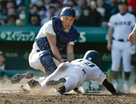 三重５―６大阪桐蔭　大阪桐蔭が競り勝つ