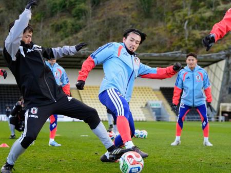 日本代表、一部非公開で練習　スローインからの攻撃確認