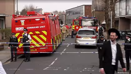 ユダヤ系団体救急車への放火事件で40代の男2人逮捕　反ユダヤ主義のヘイトクライムとして捜査