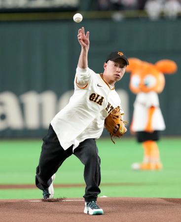 スノボ「金」木村葵来が始球式　ベッツの影響で丸刈り