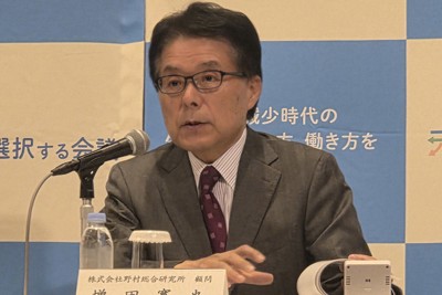 出生数減少の要因は何だと思うか?　年代、男女間で意識差