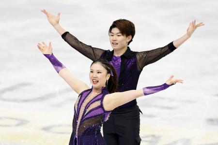吉田、森田組は１５位発進　世界フィギュア第３日