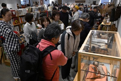 「河童のミイラ」も陳列　山形で「奥州げてもの市」始まる