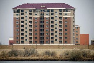 金氏、住宅政策で生活向上演出　３５年に北朝鮮「強国」を実現