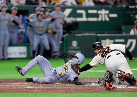 巨６―１２神（２９日）　阪神が打ち勝つ