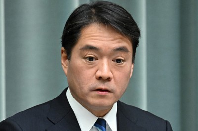 尾崎官房副長官、本予算「一日でも早く成立させる」　年度内断念
