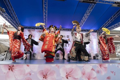 東京・浅草「六区ブロードウェイ」に「桜並木」　4月5日まで