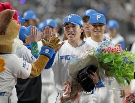 エスコン初のノーヒッター　日本ハム細野の快挙に沸く