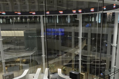 日経平均続落、終値5万1063円　米原油上昇、景気減速警戒で売り