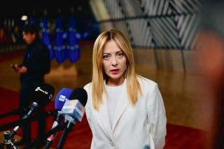 イタリア首相、政権基盤に揺らぎ　トランプ氏と親密、影響も