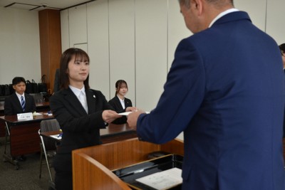 20万円で旅して　内定者に旅費支給の佐賀共栄銀で入行式