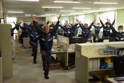 高齢従業員の労災防止は「義務」　転倒防止に体操導入の企業も