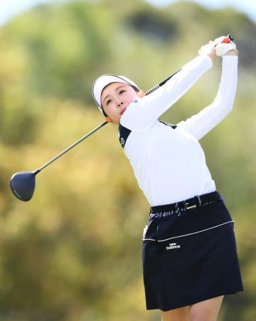 伊藤愛華と佐久間朱莉が首位　ヤマハ・レディース葛城第１日