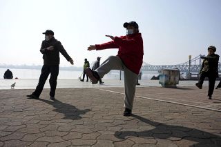 中国、介護保険本格導入へ　高齢化に対応、２８年末めど