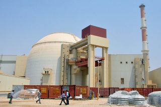 イラン南部の原発付近にまた攻撃　１人死亡、放射線上昇なし